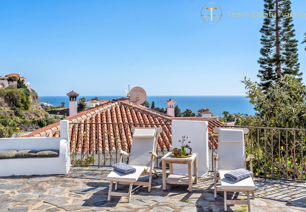 Villa en Almuñecar - Refugio elegante con impresionantes vistas al mar