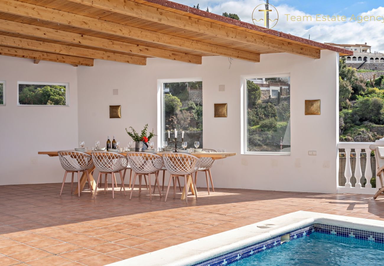 Villa en Almuñecar - Refugio elegante con impresionantes vistas al mar