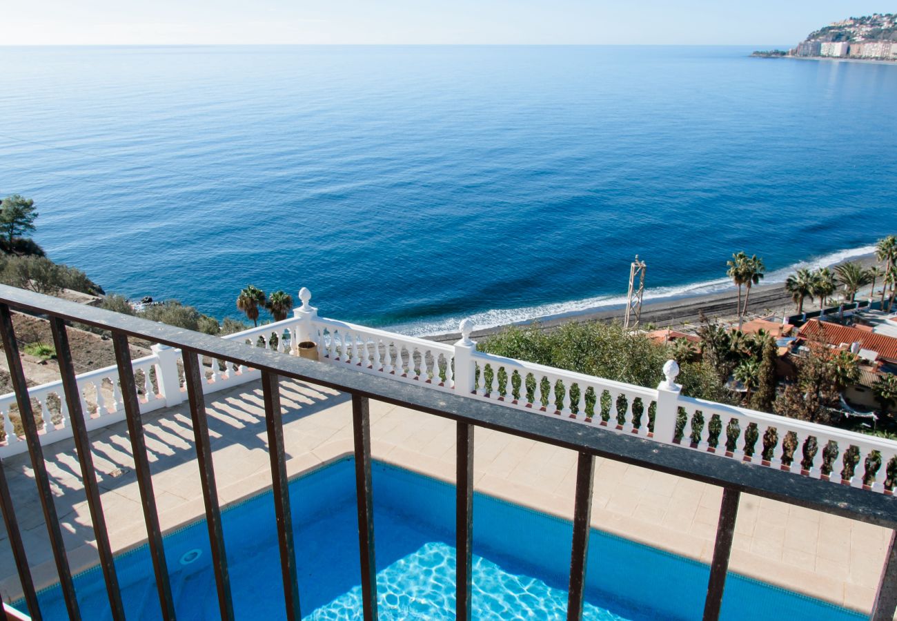 Villa en Almuñecar - Villa con piscina privada y vistas impresionantes al mar