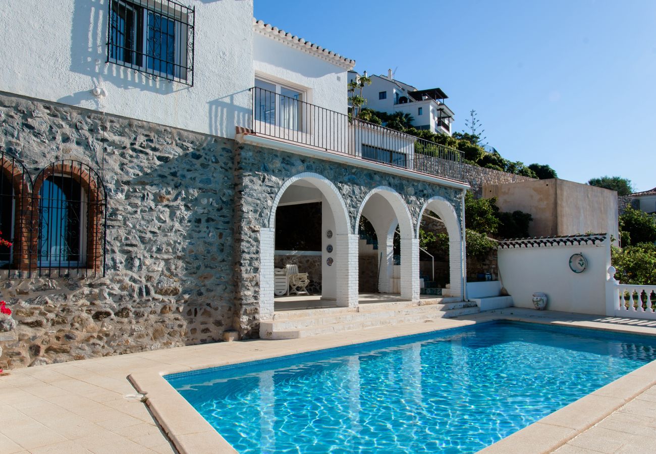 Villa en Almuñecar - Villa con piscina privada y vistas impresionantes al mar