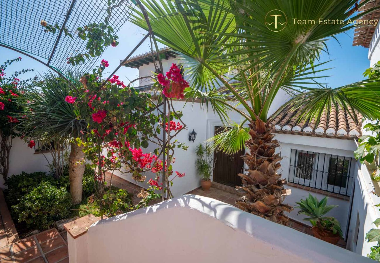 Villa in La Herradura - Luxury villa, magical sea views, private heated pool.