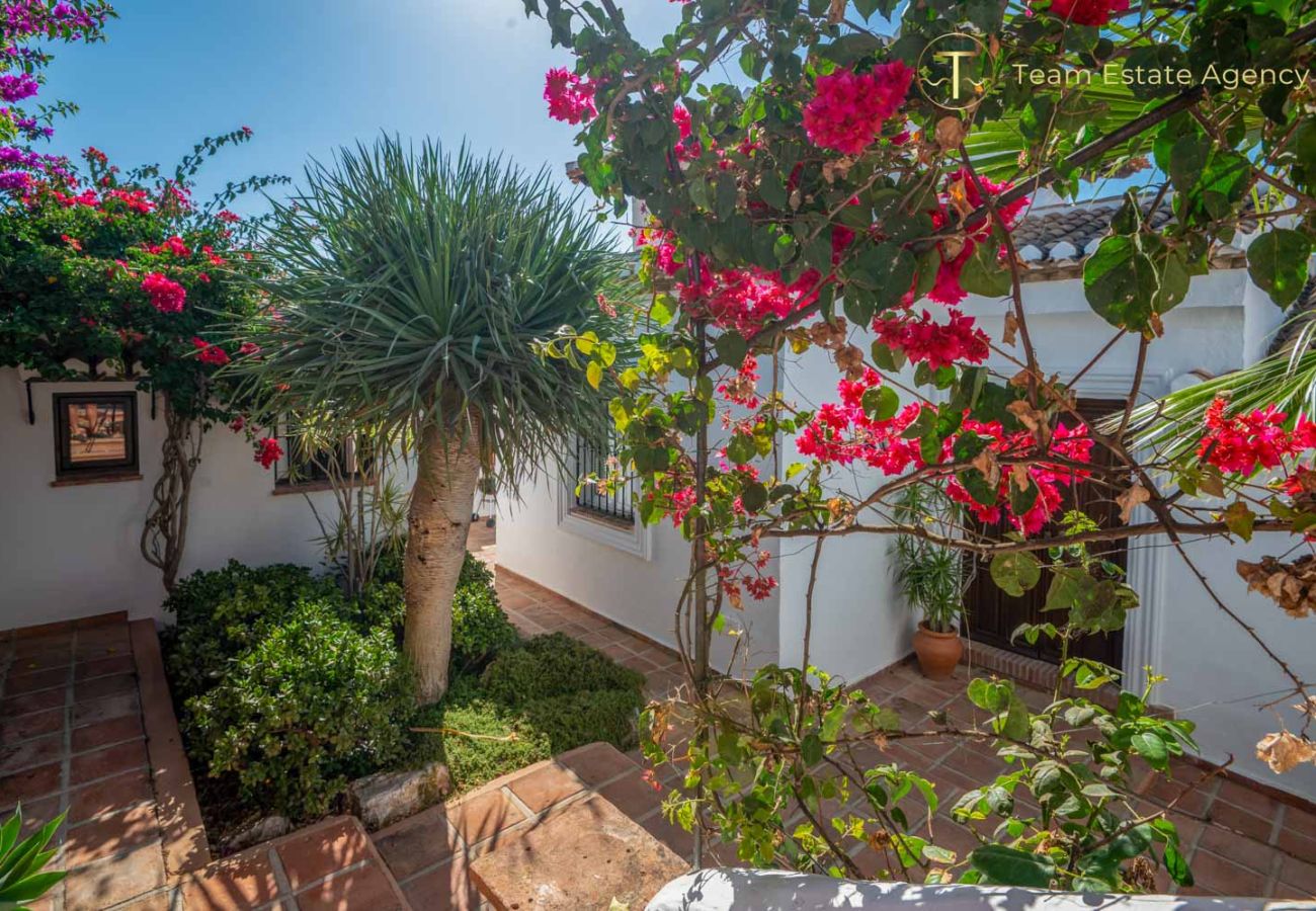 Villa in La Herradura - Luxury villa, magical sea views, private heated pool.