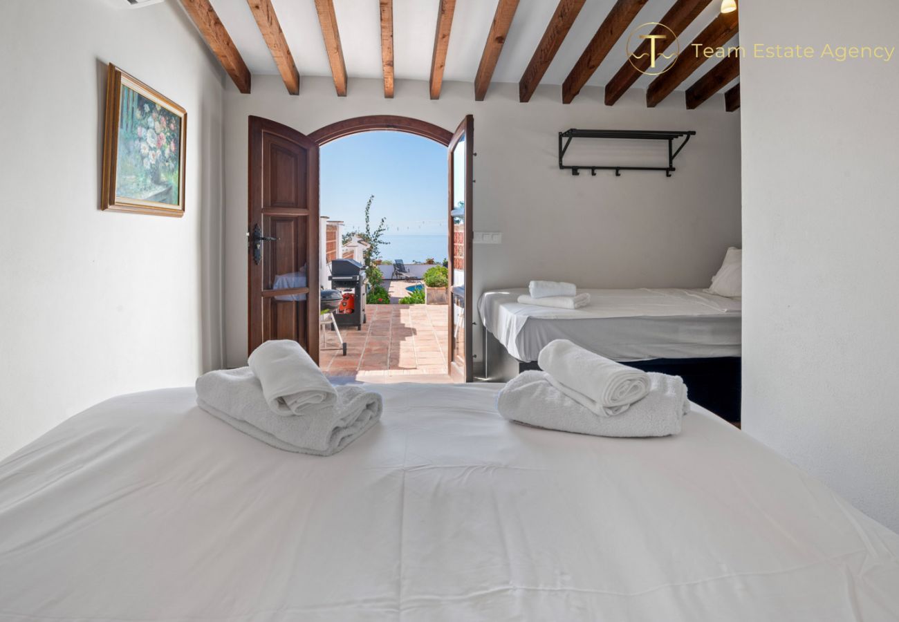 Villa in La Herradura - Luxury villa, magical sea views, private heated pool.