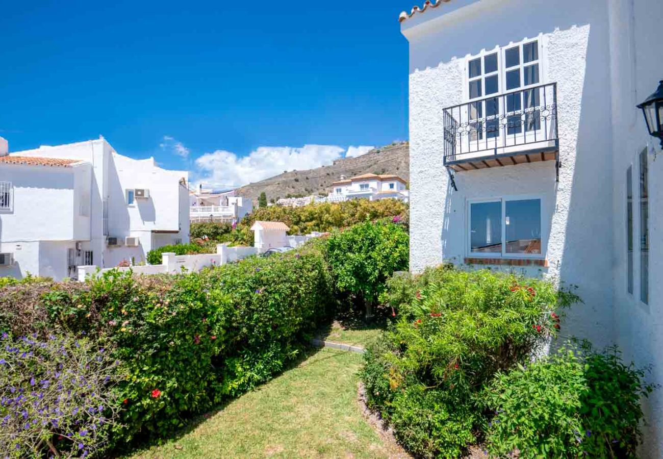 Townhouse in Nerja - Lovely townhouse, several terraces, garden, pool