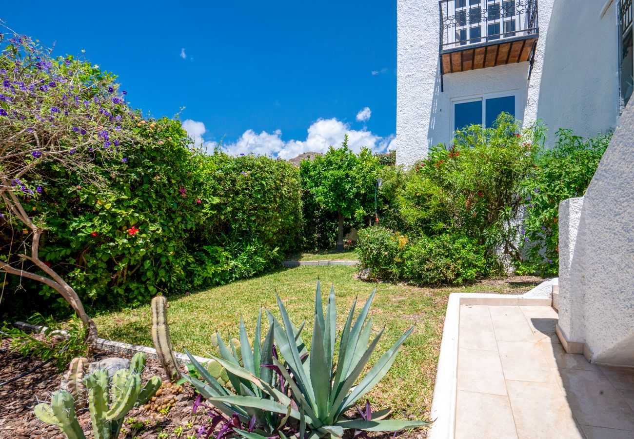 Townhouse in Nerja - Lovely townhouse, several terraces, garden, pool