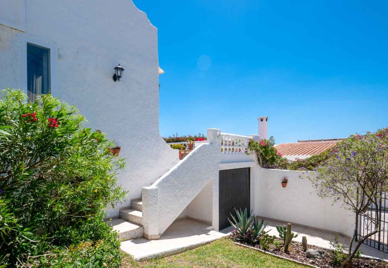 Townhouse in Nerja - Lovely townhouse, several terraces, garden, pool