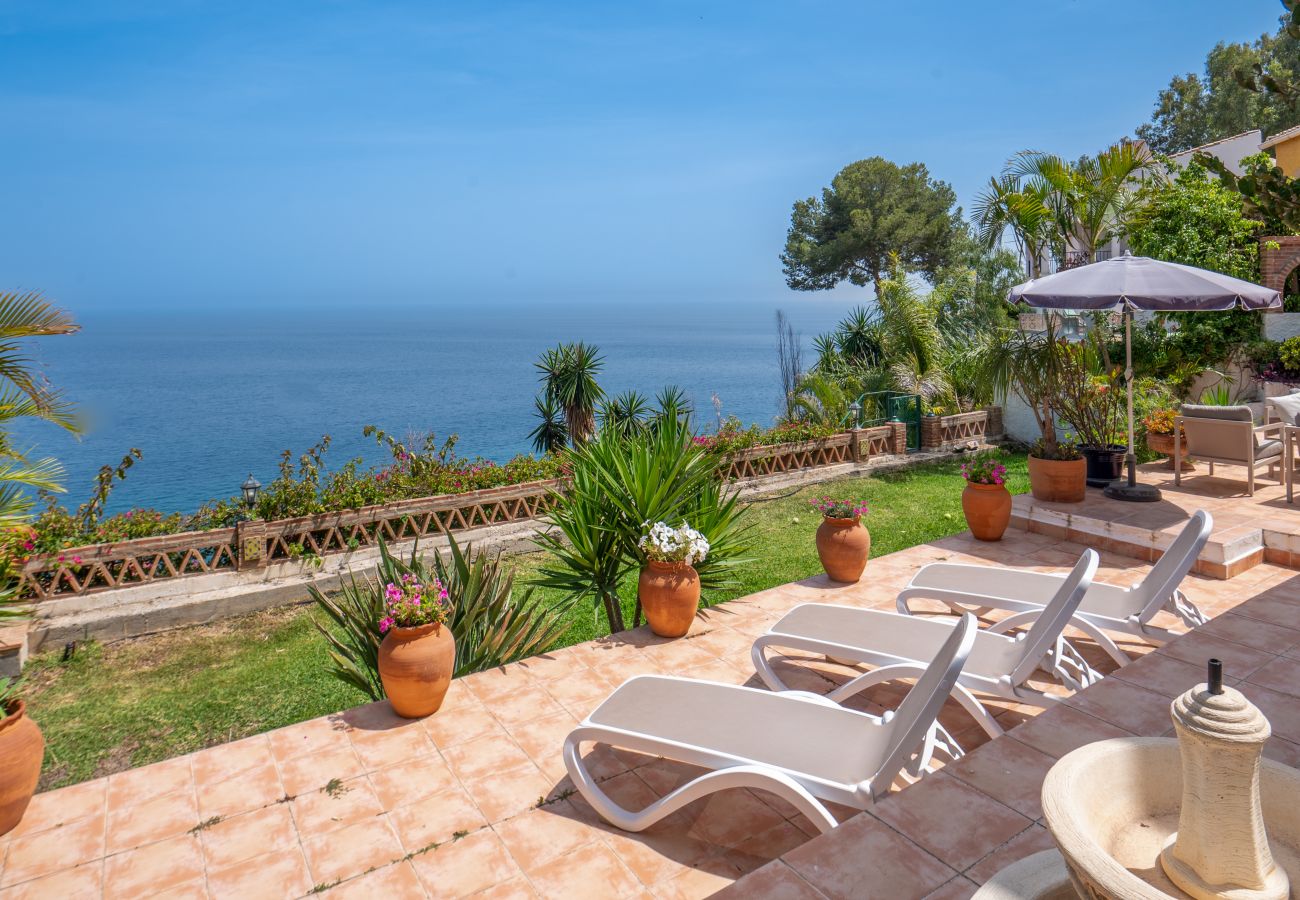 Villa in Almuñecar - Magical sea view, private heated pool, 15 min, walk to beach & restaurant