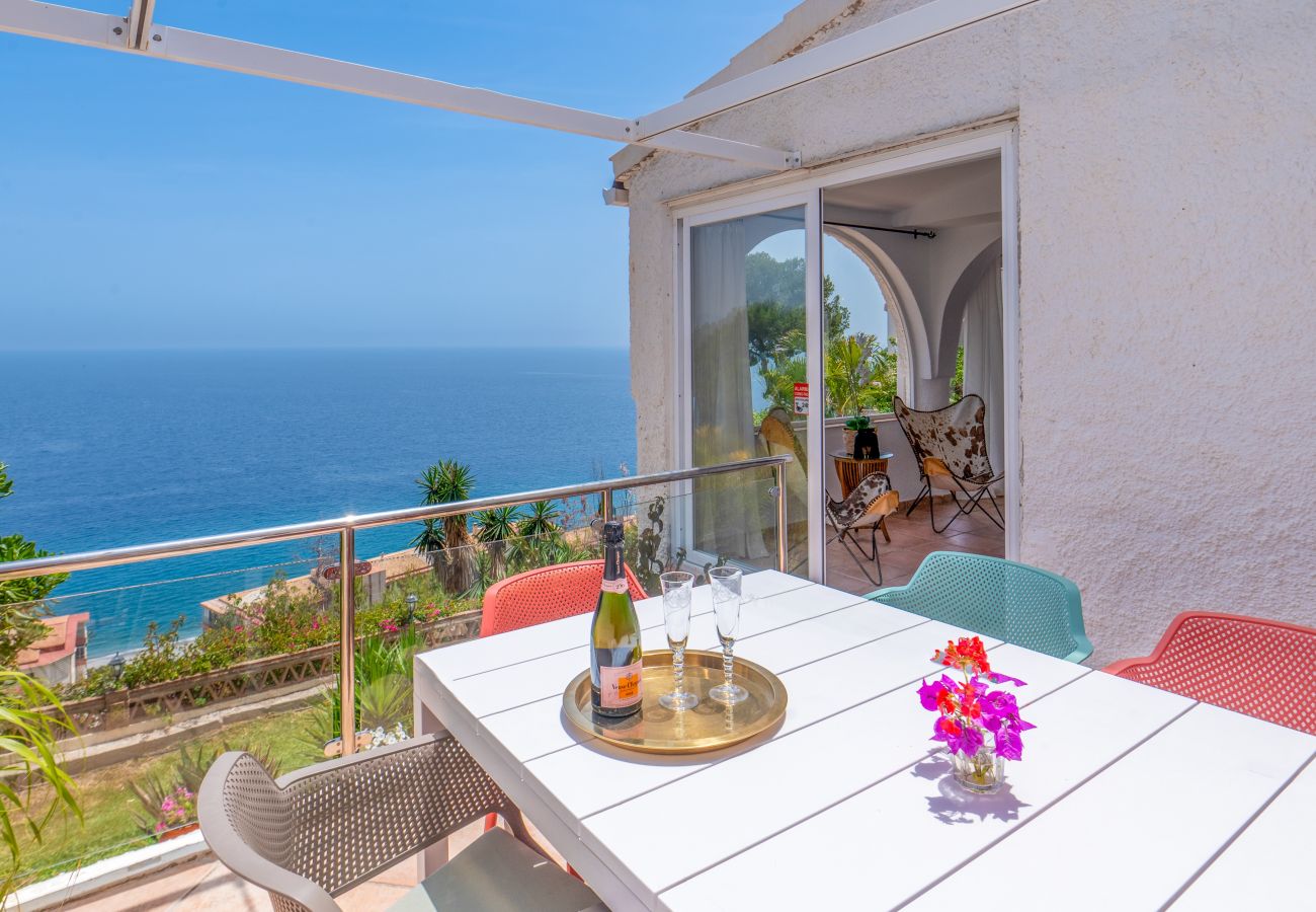 Villa in Almuñecar - Magical sea view, private heated pool, 15 min, walk to beach & restaurant