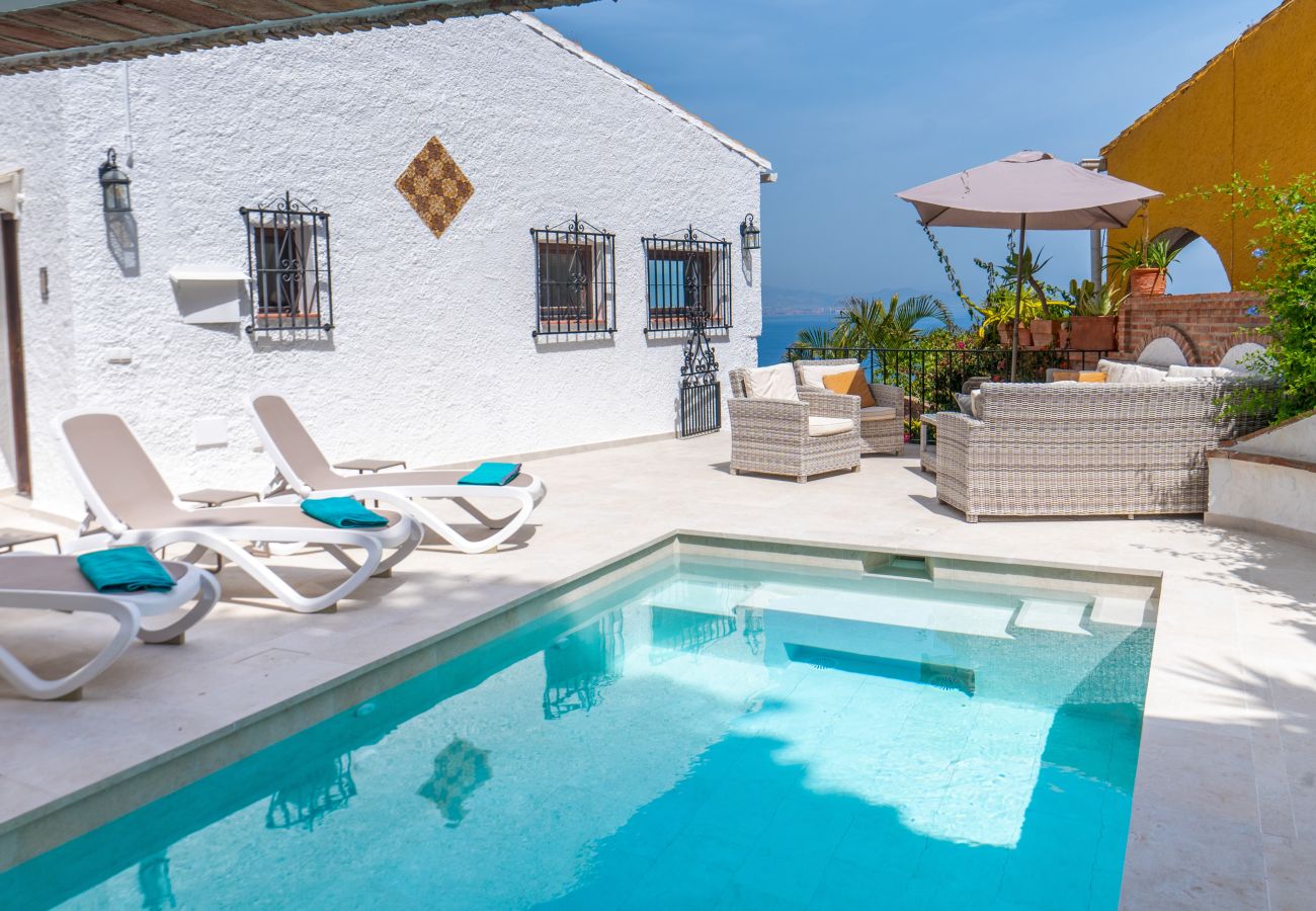 Villa in Almuñecar - Magical sea view, private heated pool, 15 min, walk to beach & restaurant