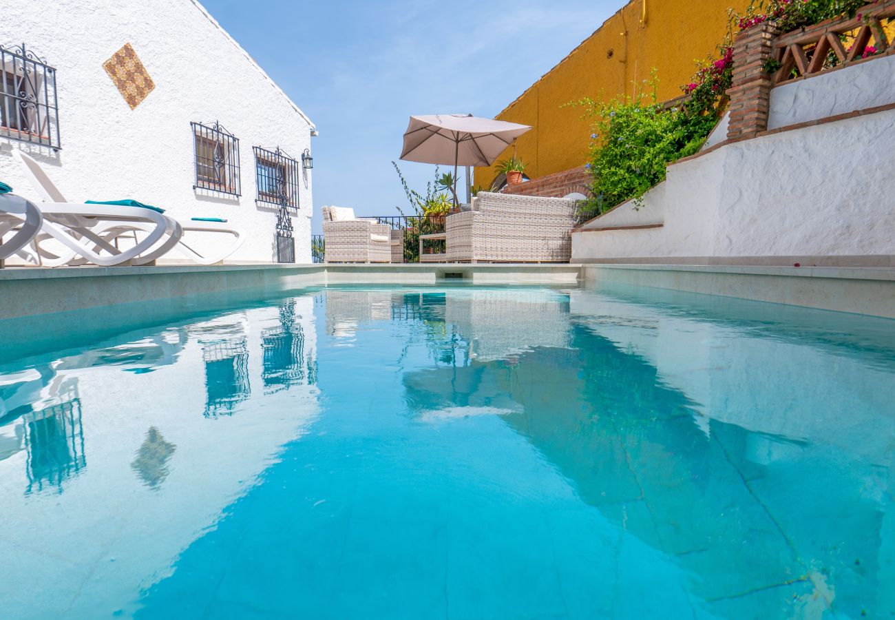 Villa in Almuñecar - Magical sea view, private heated pool, 15 min, walk to beach & restaurant