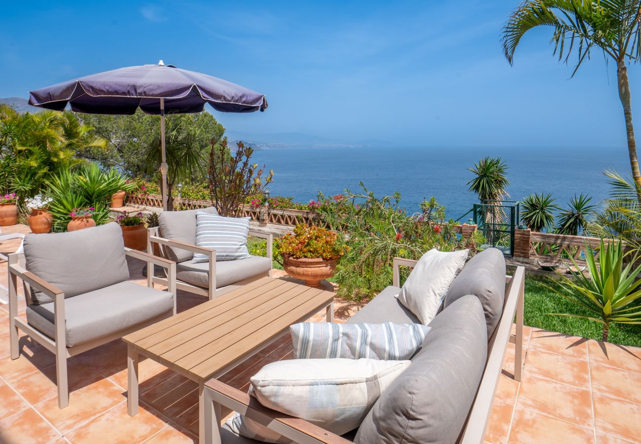 Villa in Almuñecar - Magical sea view, private heated pool, 15 min, walk to beach & restaurant