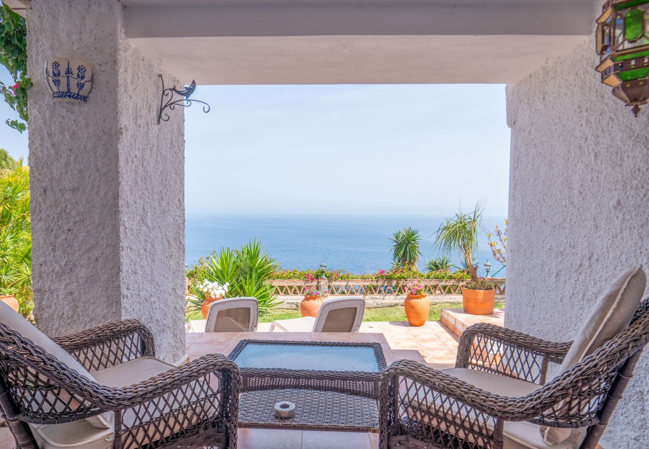 Villa in Almuñecar - Magical sea view, private heated pool, 15 min, walk to beach & restaurant