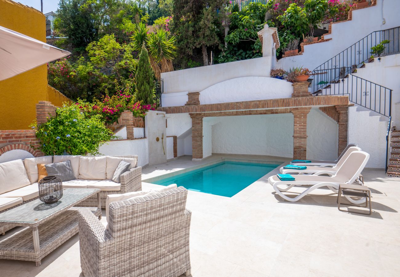 Villa in Almuñecar - Magical sea view, private heated pool, 15 min, walk to beach & restaurant