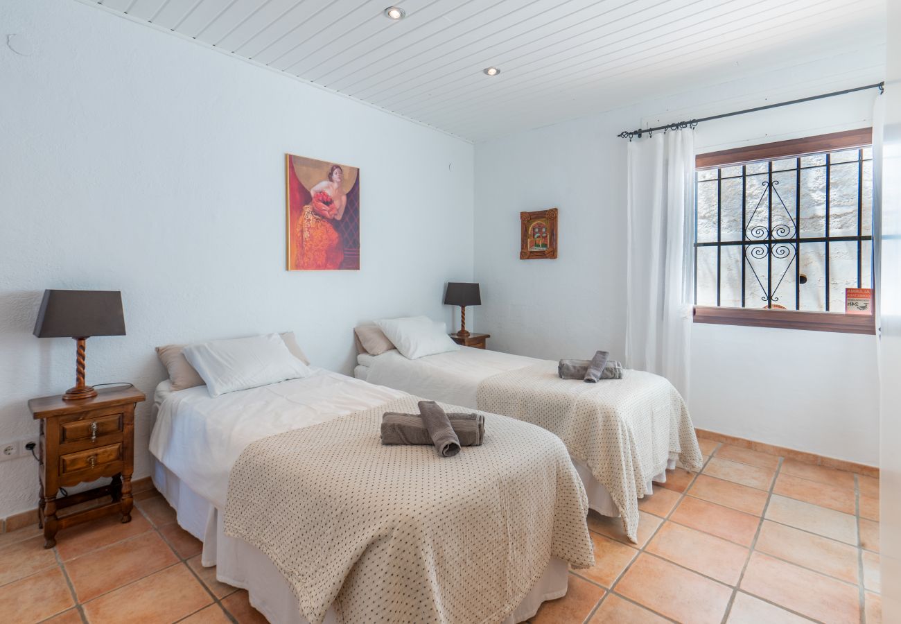 Villa in Almuñecar - Magical sea view, private heated pool, 15 min, walk to beach & restaurant