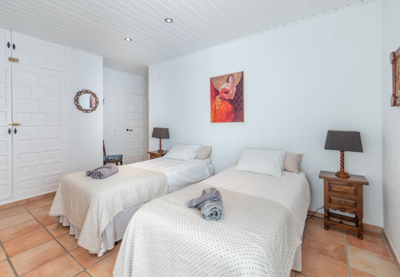 Villa in Almuñecar - Magical sea view, private heated pool, 15 min, walk to beach & restaurant