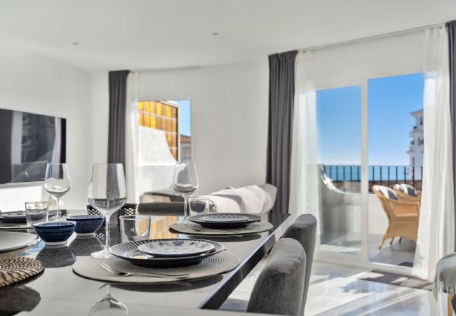  in Almuñecar - Luxurious Penthouse with Spacious Rooftop Terrace - 2 Minutes to Stunning Beach