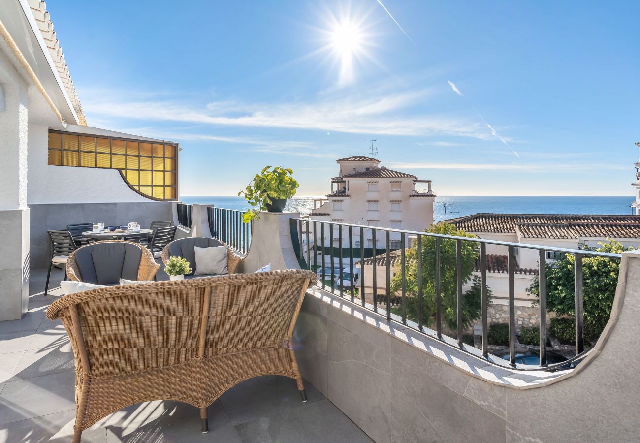 Apartment in Almuñecar - Luxurious Penthouse with Spacious Rooftop Terrace - 2 Minutes to Stunning Beach