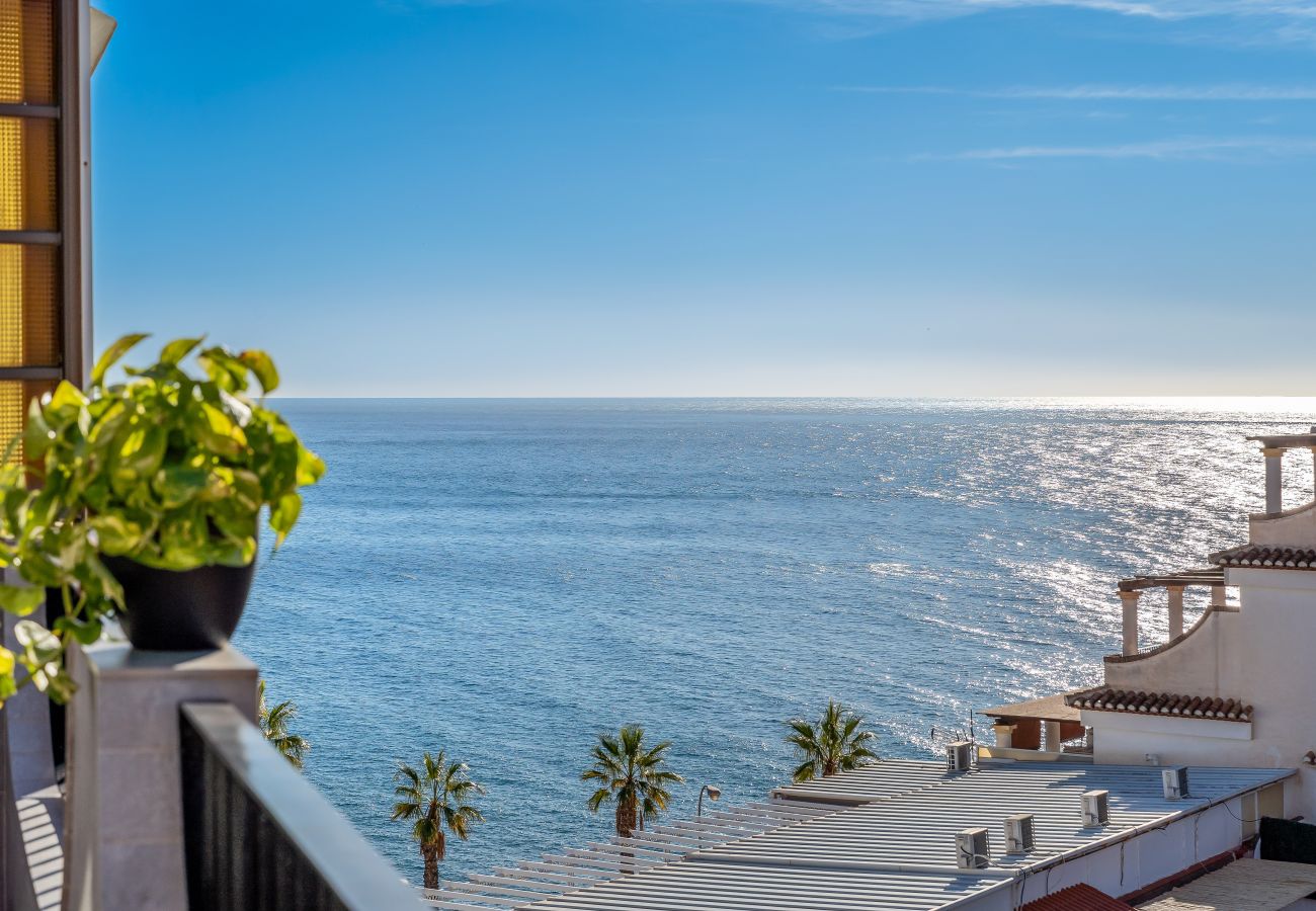 Apartment in Almuñecar - Luxurious Penthouse with Spacious Rooftop Terrace - 2 Minutes to Stunning Beach