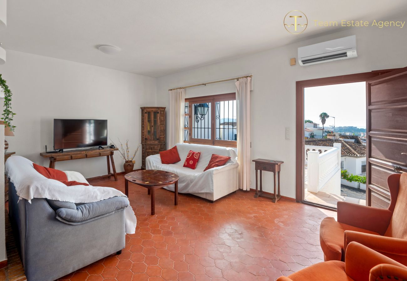 Townhouse in Almuñecar - Stunning View, 2 Terraces, Close to Beach & Restaurants