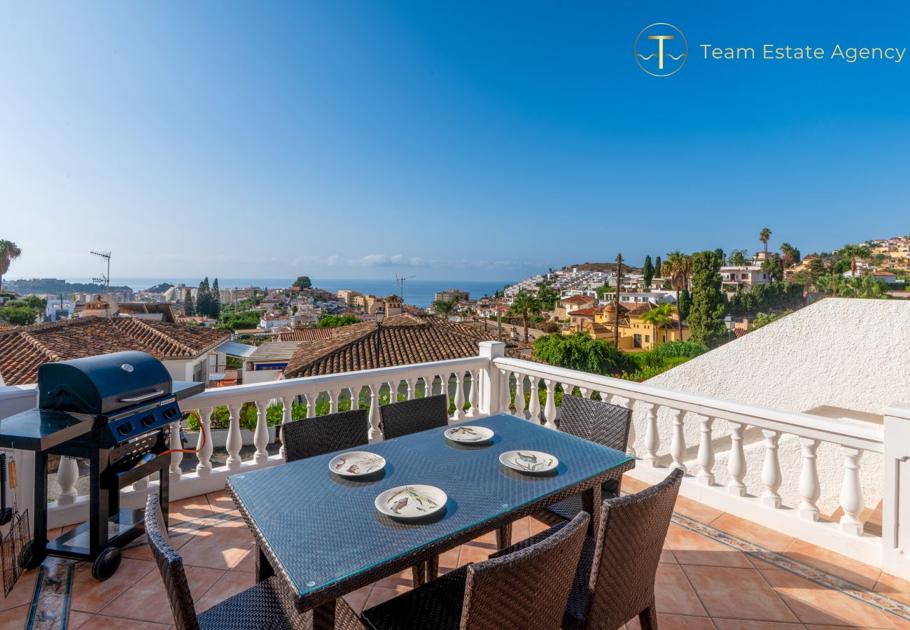 Townhouse in Almuñecar - Stunning View, 2 Terraces, Close to Beach & Restaurants