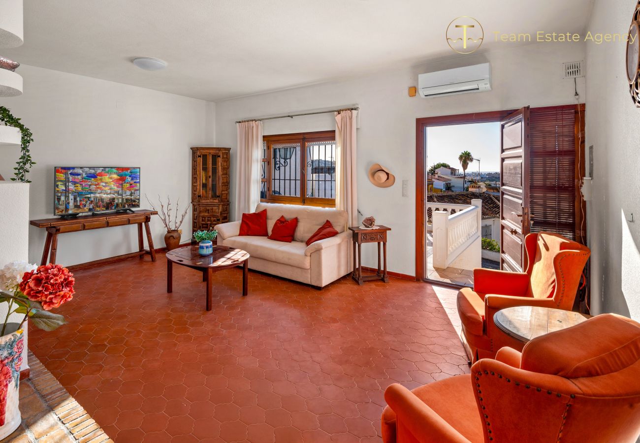 Townhouse in Almuñecar - Stunning View, 2 Terraces, Close to Beach & Restaurants