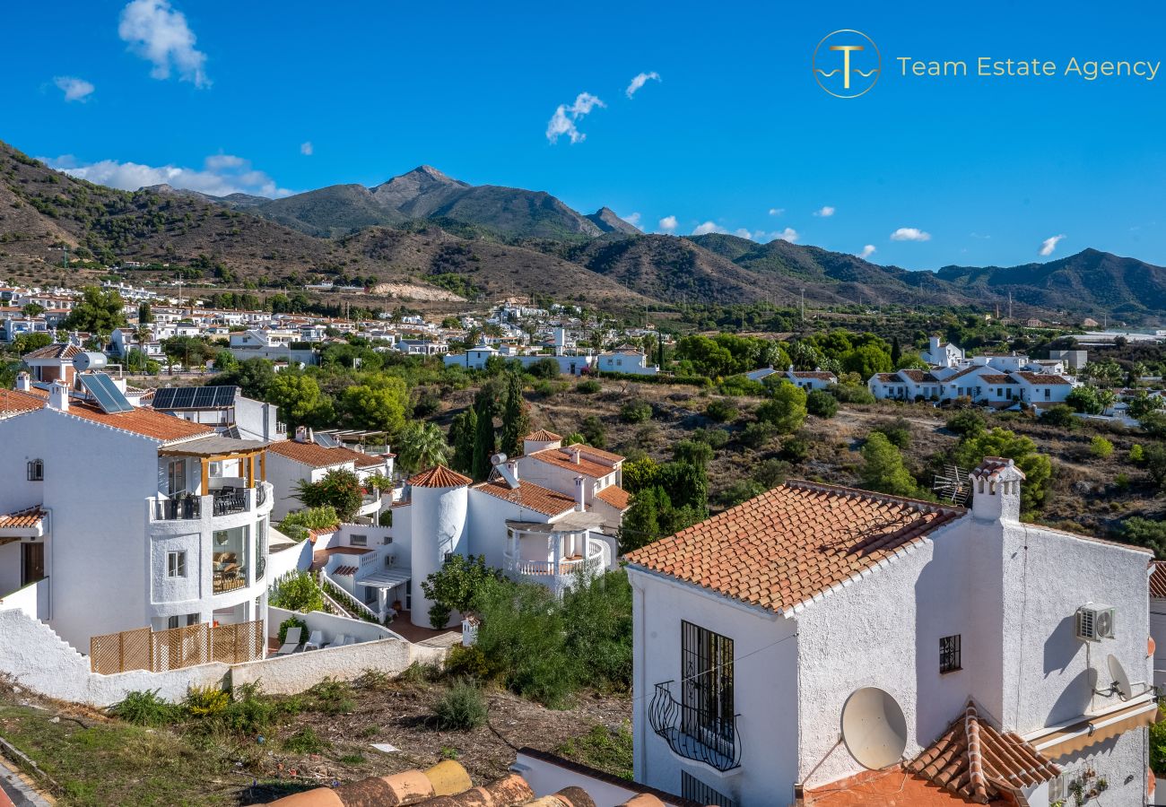 Townhouse in Nerja - Rooftop Terrace, Close to Burriana Beach, Town Center