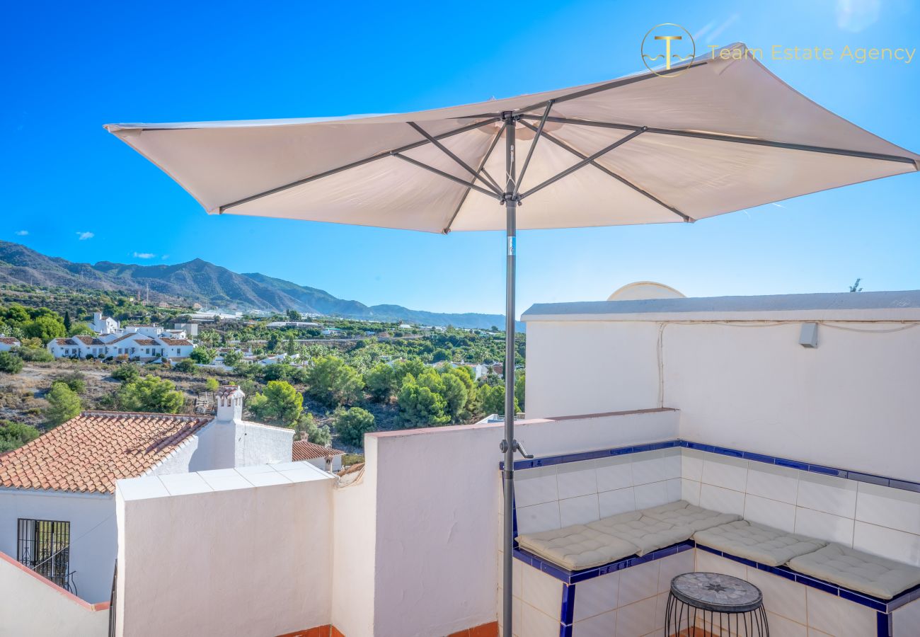 Townhouse in Nerja - Rooftop Terrace, Close to Burriana Beach, Town Center