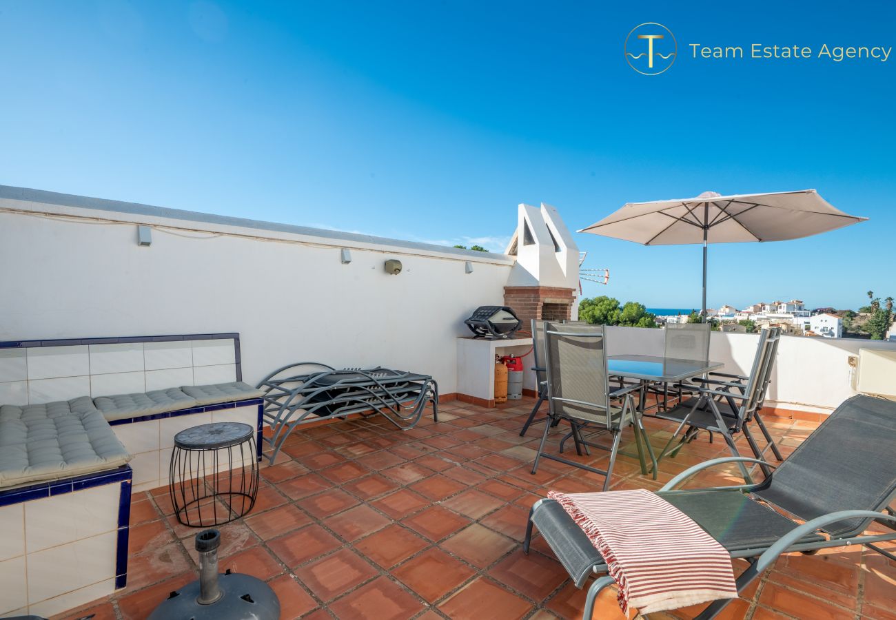 Townhouse in Nerja - Rooftop Terrace, Close to Burriana Beach, Town Center