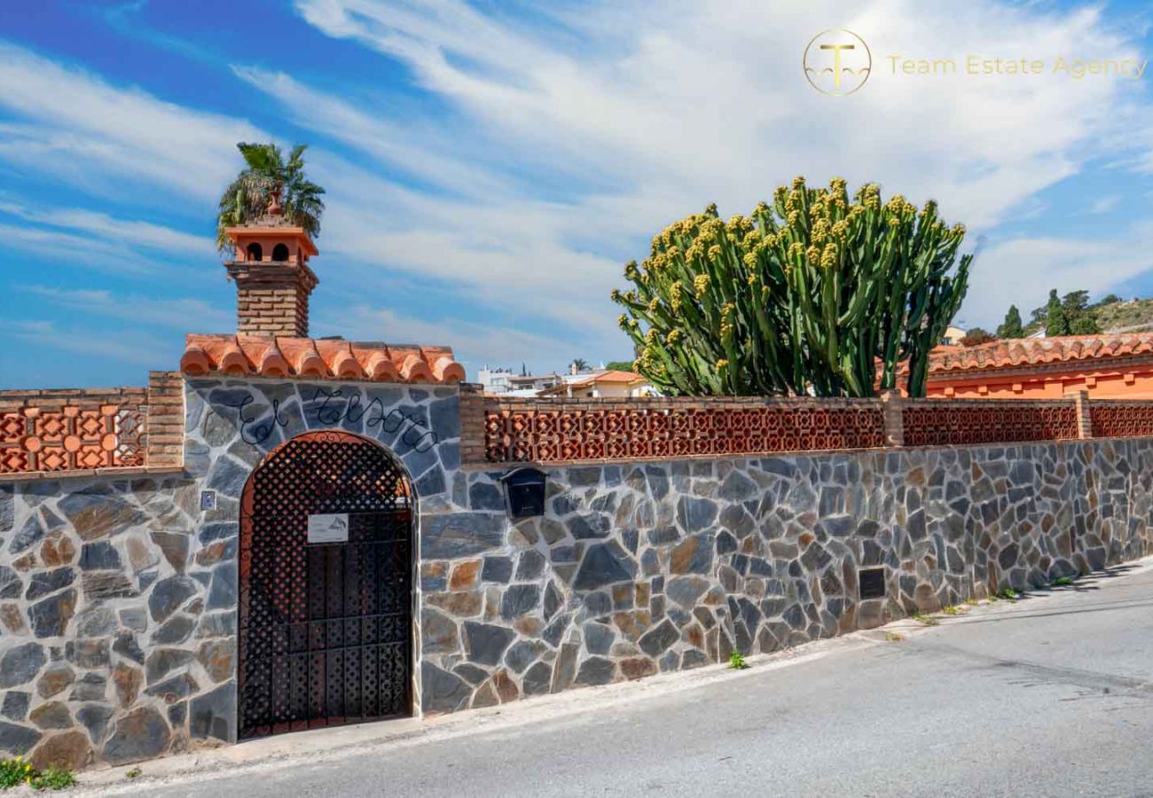 Villa/Dettached house in Almuñecar - Dream home, 5 min. walk to the beach of San Christobal